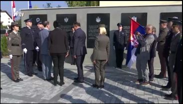 Szerb Küldöttség Rótta Le Tiszteletét A Hadisíroknál